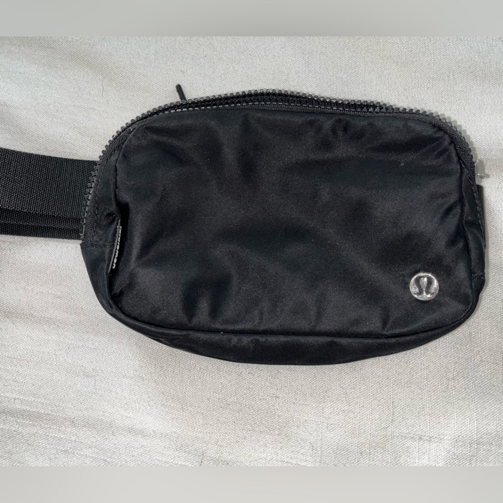 Lululemon everywhere belt bag 1L